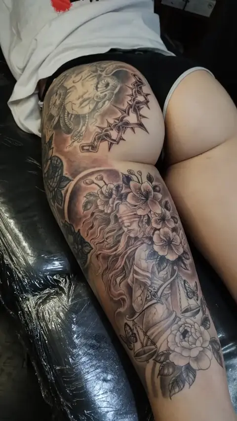 Tatuaje Dama de las flores en estilo black and grey — Seba Puratinta, Hurlingham