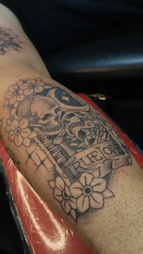 Tatuaje True Love en estilo tradicional — Seba Puratinta, Hurlingham
